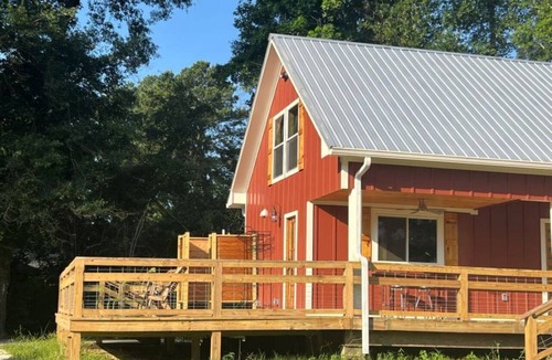 Baker Cottage | The Firehouse, Charming 3-bedroom-loft cottage in Baker along the Comite River