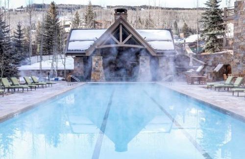 Vail Apartment | The Four Seasons, Vail - Hotel Room With Two Double Beds