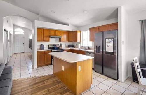 La Buena Vida House | The Glendale Pool House Oasis with Jacuzzi Golf Billiards