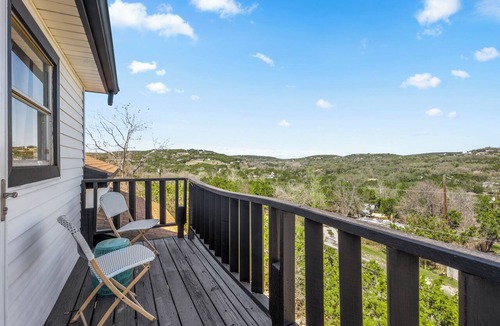 Leander House | The Heritage Hideaway Views Games & More