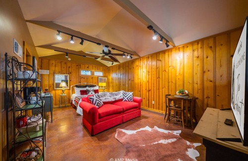 Sayles Blvd. Area House | The Hideout - A Sayles Ranch Guesthouse