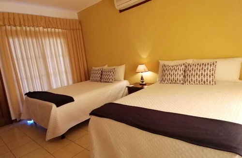 Puerto Quetzal Hotel | The Hook Lodge