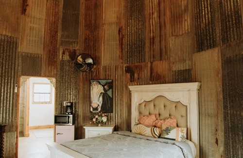 Lubbock Cottage | The Jay Bird - Standard One Room Silo