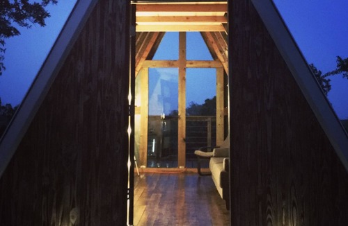 Oatmeal Cabin | The jAy frAme A Texas hill country treasure