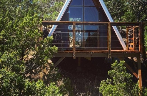 Oatmeal Cabin | The jAy frAme A Texas hill country treasure