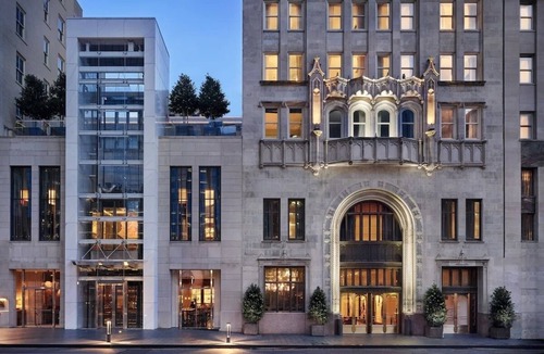 Downtown Dallas Hotel | The Joule Dallas – Deluxe Suite with Lounge Area and King Bed