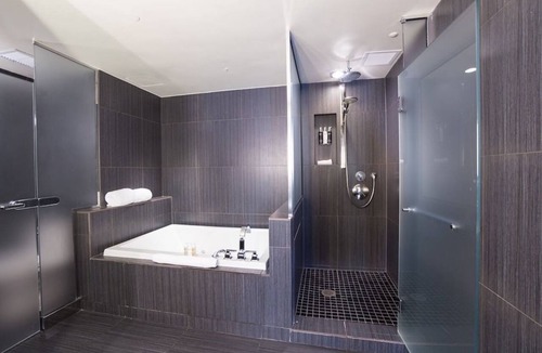 Downtown Dallas Hotel | The Joule Dallas – One-Bedroom Joule Suite with Living Area & Style