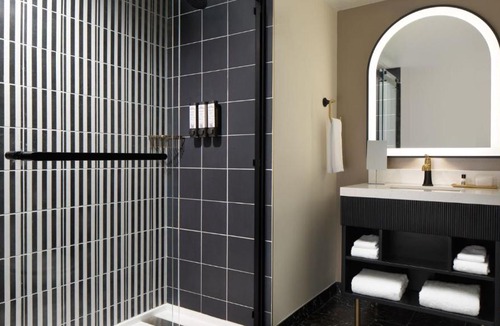 Downtown Hotel | The LaSalle Hotel, Bryan College Station, a Tribute Portfolio Hotel