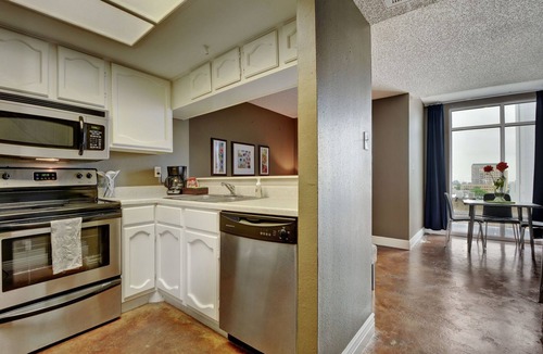 Downtown Austin Apartment | The Littlefields by Lodgewell | Downtown Loft | C6