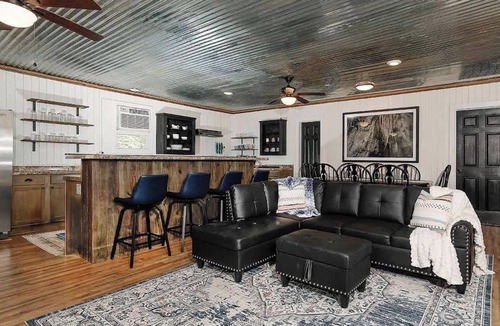 Centerville House | The Lodge At Our Texas Ranch