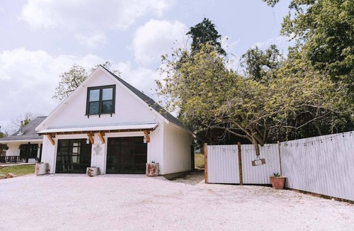 Brenham Apartment | The Loft On Almo