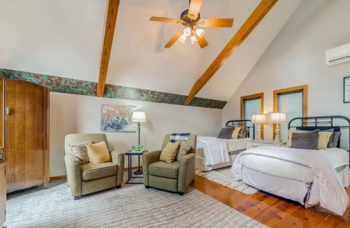 Comfort House | The Loft on Comfort Valley Lane