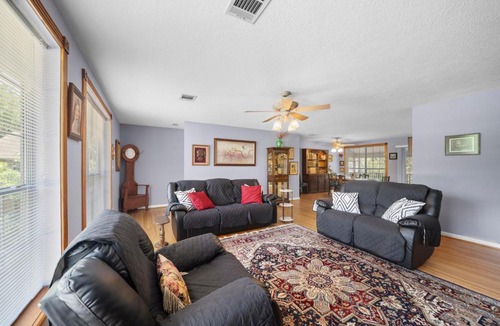 Memorial Apartment | The Lofthouse 3BR Comfort Stay