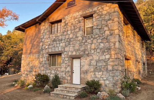Globe Cabin | The Manager’s Quarters at Ash Creek