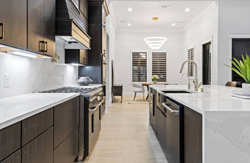 Midland House | The Manor by Zkora Homes: Luxury Executive Estate with Ensuite rooms - Sleeps 15