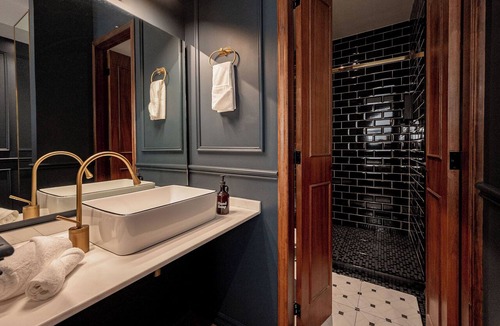 Benito Juarez Hotel | The Midnight Bloom Suite