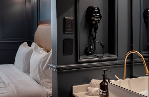 Benito Juarez Hotel | The Midnight Bloom Suite
