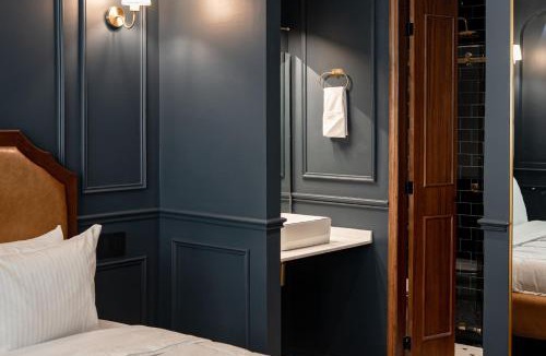 Benito Juarez Hotel | The Midnight Bloom Suite