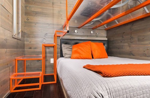 Kerns Hotel | The Modern - Custom Tiny Home w/Modern Vibe
