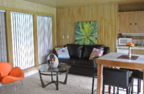 Uvalde Cabin | The Poolside Cabana (Private Cottage)