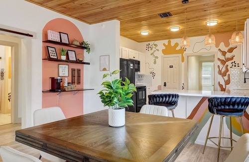 Eastside Promise Neighborhood House | The Retro Retreat - Close to Downtown Fort Sam