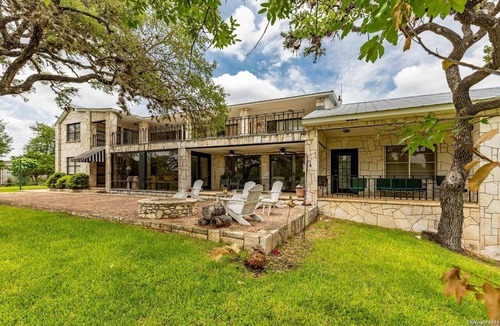 Ingram House | The River Oaks Lodge Main House, 7 BR, 7.5 BA, River Access