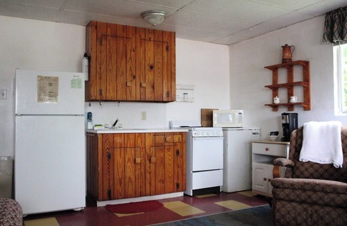 Kingsland Cabin | The Rocks: Fire Pit & Queen Beds Cozy Family Suite