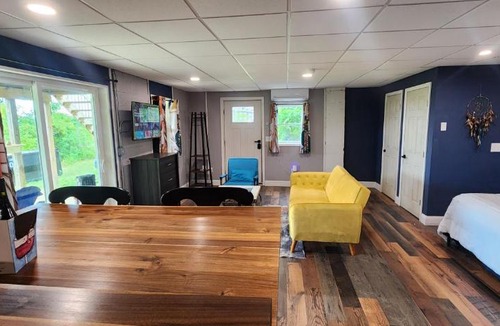 Burdett Apartment | The Seneca Sunset Suites