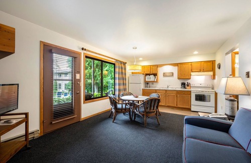Egg Harbor Hotel | The Shallows Resort