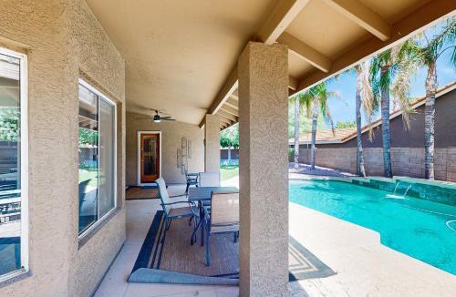 Paradise Park Vista House | The Sunlit Sanctuary