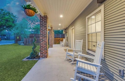 Denton Apartment | The Vanderbilt Mansion Apt 10 Near Downtown and TWU