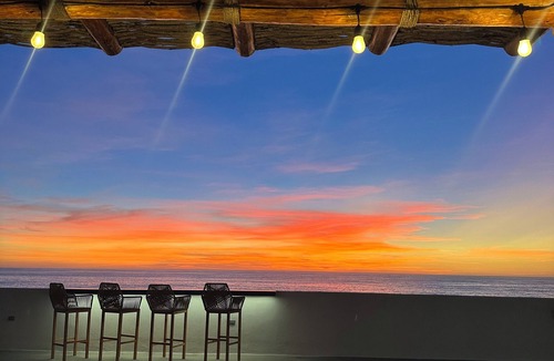 Cerritos Condo | The Wave Penthouse Condo @ Cerritos Beach, Beachfront with Pool/Spa