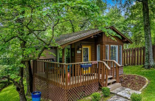 Eureka Springs Historic District Hotel | The Woods Cabins