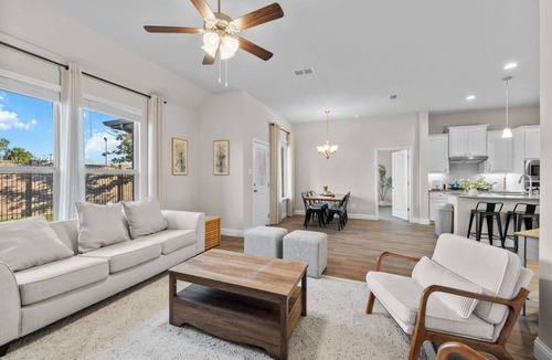 Keller House | This house is a 4 bedroom(s), 2 bathrooms, located in Fort Worth, TX.