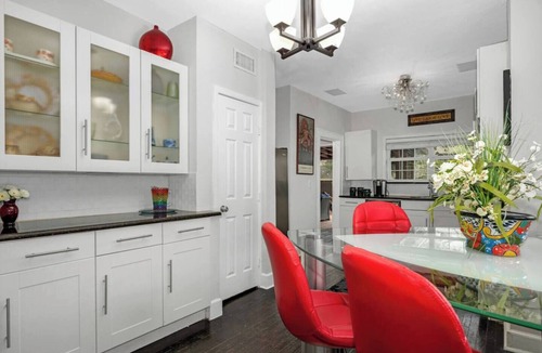 Oak Lawn House | This house is a 4 bedroom(s), 3 bathrooms, located in Dallas, TX.