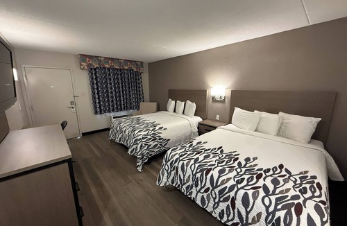Tucson Hotel | Three 2 Queen Bed Units—Clean, Spacious & Ideal for Families or Friends