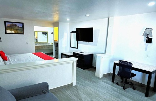 Three Rivers Hotel | Three Rivers TX|Governor's Suite