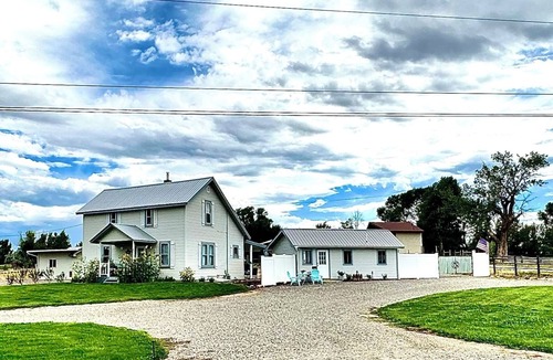 Montrose Cottage | Tilted Rooster Ranch Guesthouse - 5 Minutes from Airport & 10 From Downtown