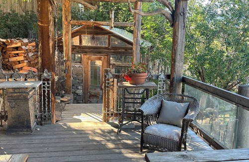 Gardiner House | Timberstone, a Luxurious 3-bedroom home perfect for your Yellowstone adventures!