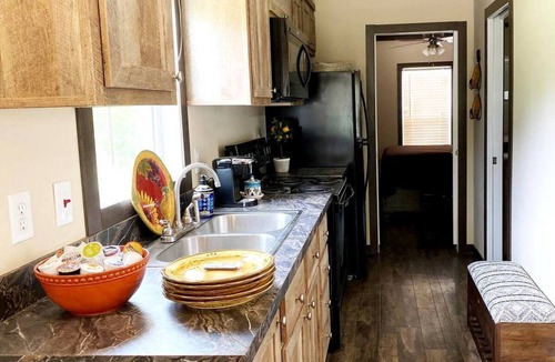 Willis Cabin | Tiny Home in Texas for Family Getaways near Houston