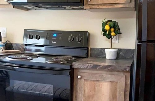 Willis Cabin | Tiny Home in Texas for Family Getaways near Houston