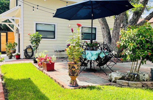 Highland Park Cottage | Tiny Home in vibrant downtown San Antonio only minutes away from many sites.