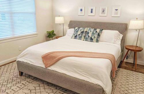 Astrodome House | TMC 3-Story Townhome FREE EV Charge