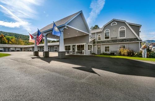 Upper Village Hotel | Top Notch Inn
