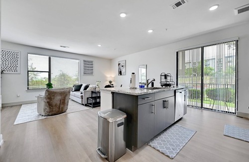 West Oak Hill Apartment | Tranquil 2BR/2BA Hill Country Retreat near Downtown Austin