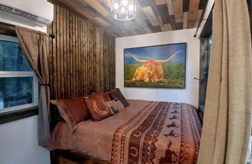 Plantersville House | Tranquil Creekside Container with Private Waterfall Near Renaissance Festival | Magnolia, Texas