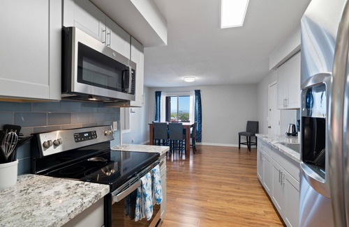 Metropolitan House | Tranquil Desert Oasis - beautiful private pool and putting green w/a great view!
