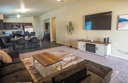 Yuma House | Tranquil Escape Pool, BBQ Near Hospital & Base