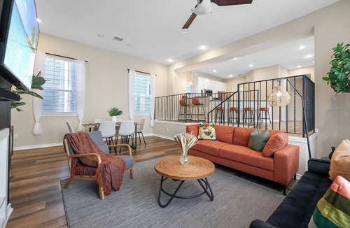 Shady Acres House | Tranquil Heights/Stylish Boho Retreat/King Bed/Long term stay