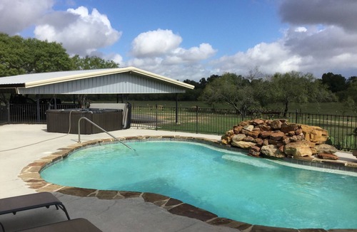 Sutherland Springs House | Tranquil Ranch w SPA and POOL - option to heat pool - on Cibolo Creek, sleeps 9
